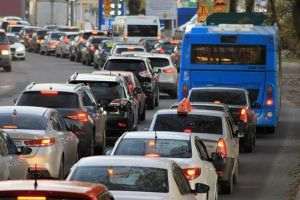 Bujduveanu: Bucureştiul rămâne în urmă la calitatea aerului din cauza lipsei taxelor pentru maşinile poluante